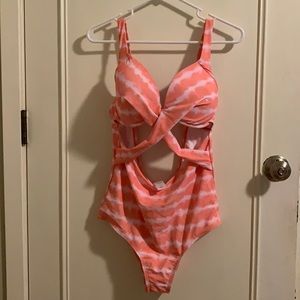 Meet Curve swimsuit. L